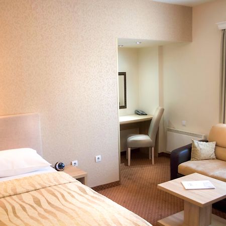Philia Hotel Подгорица Экстерьер фото