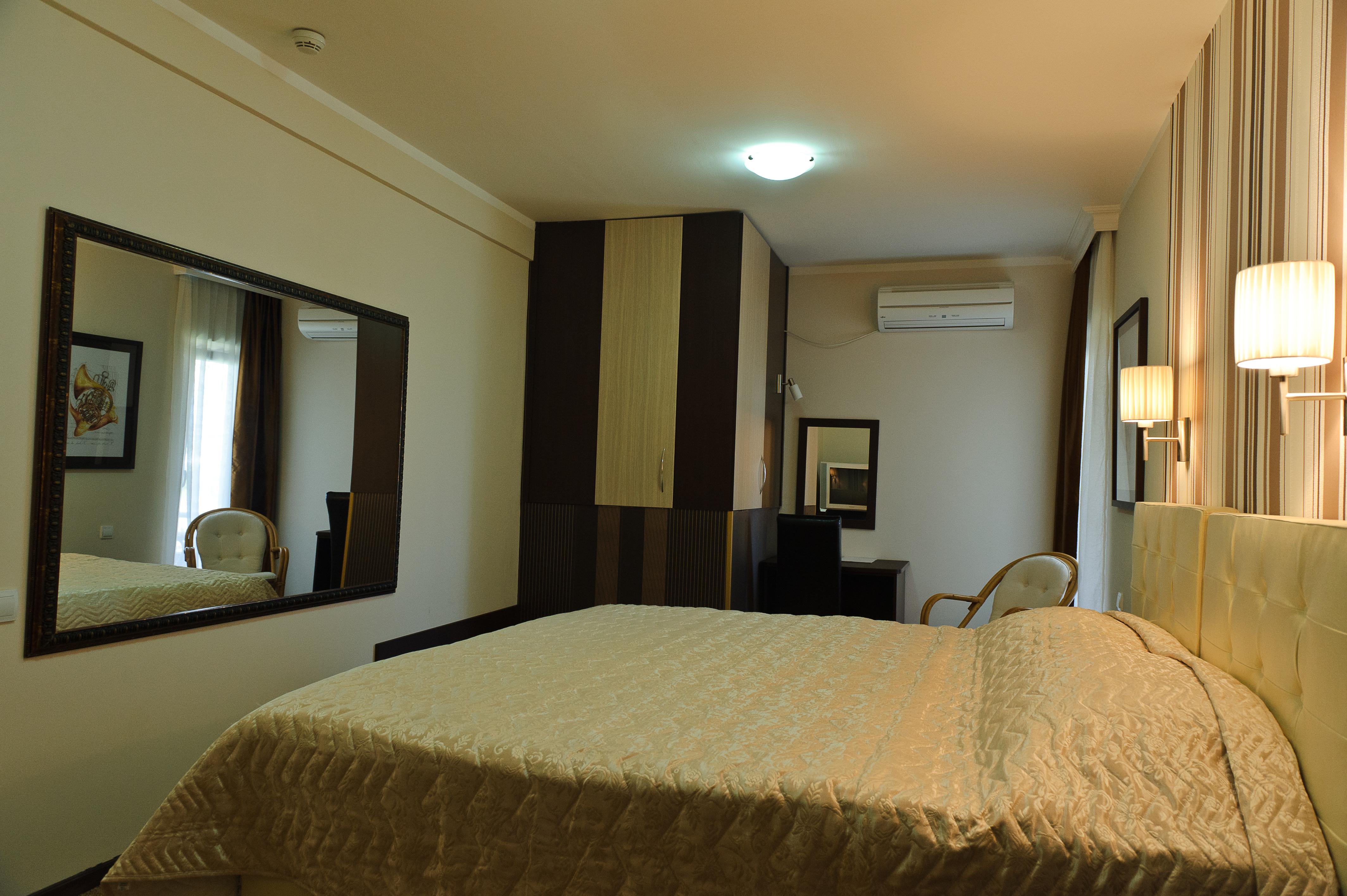 Philia Hotel Подгорица Экстерьер фото