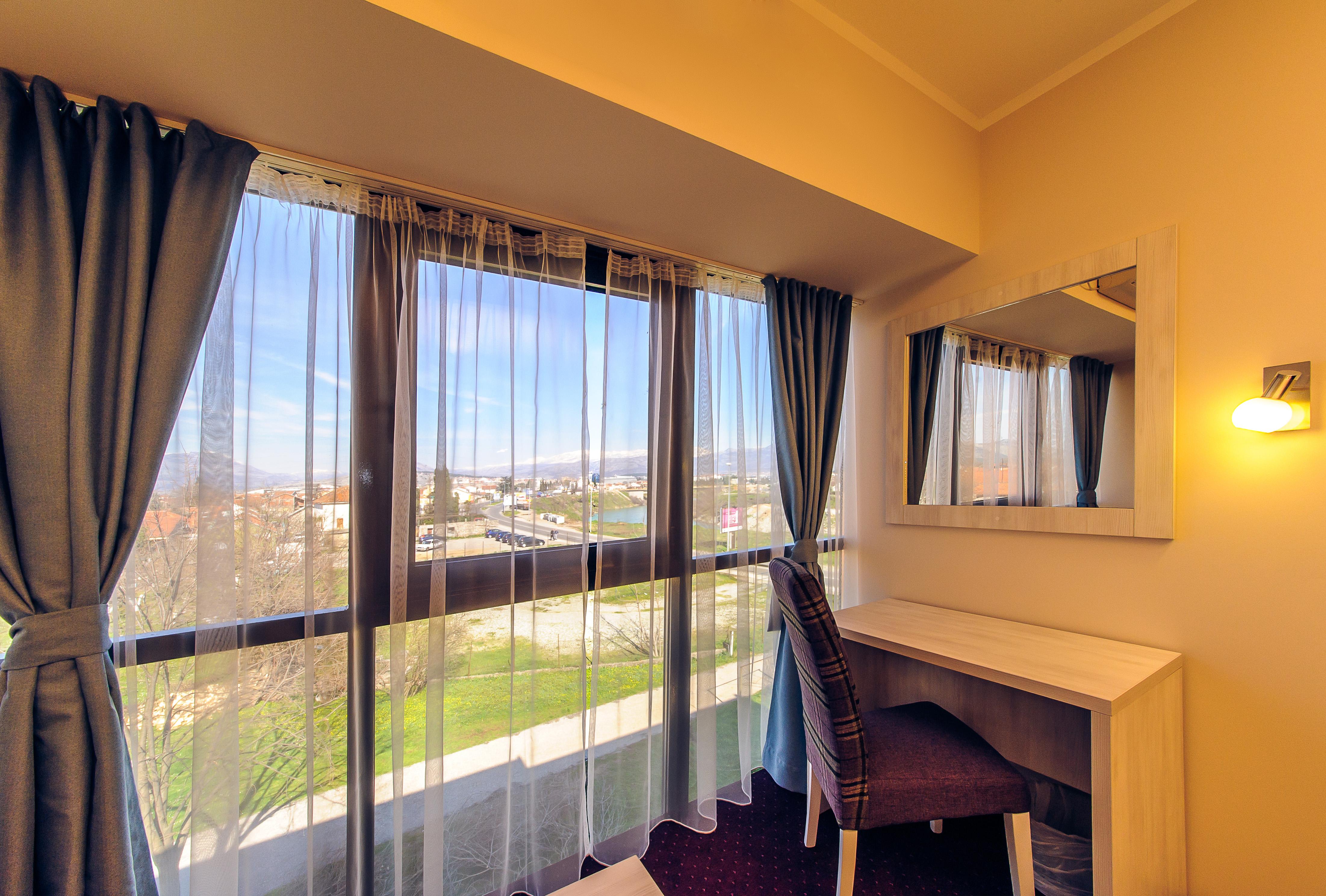 Philia Hotel Подгорица Экстерьер фото