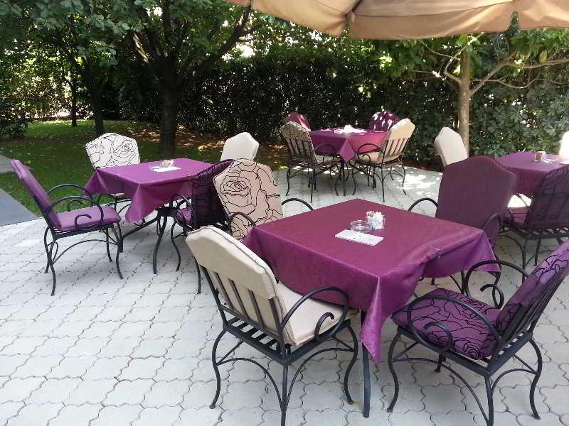 Philia Hotel Подгорица Экстерьер фото