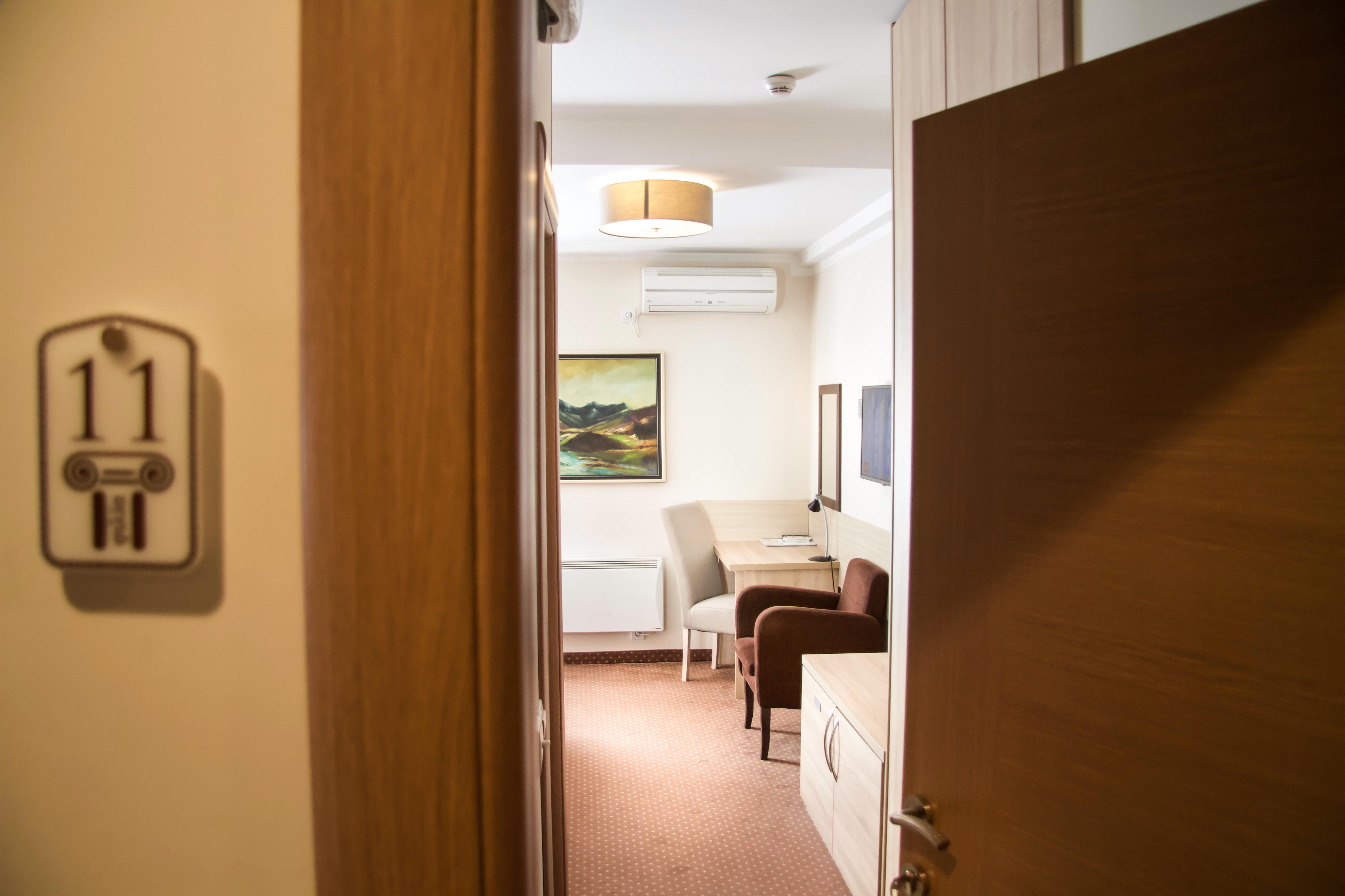 Philia Hotel Подгорица Экстерьер фото