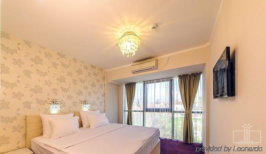 Philia Hotel Подгорица Экстерьер фото