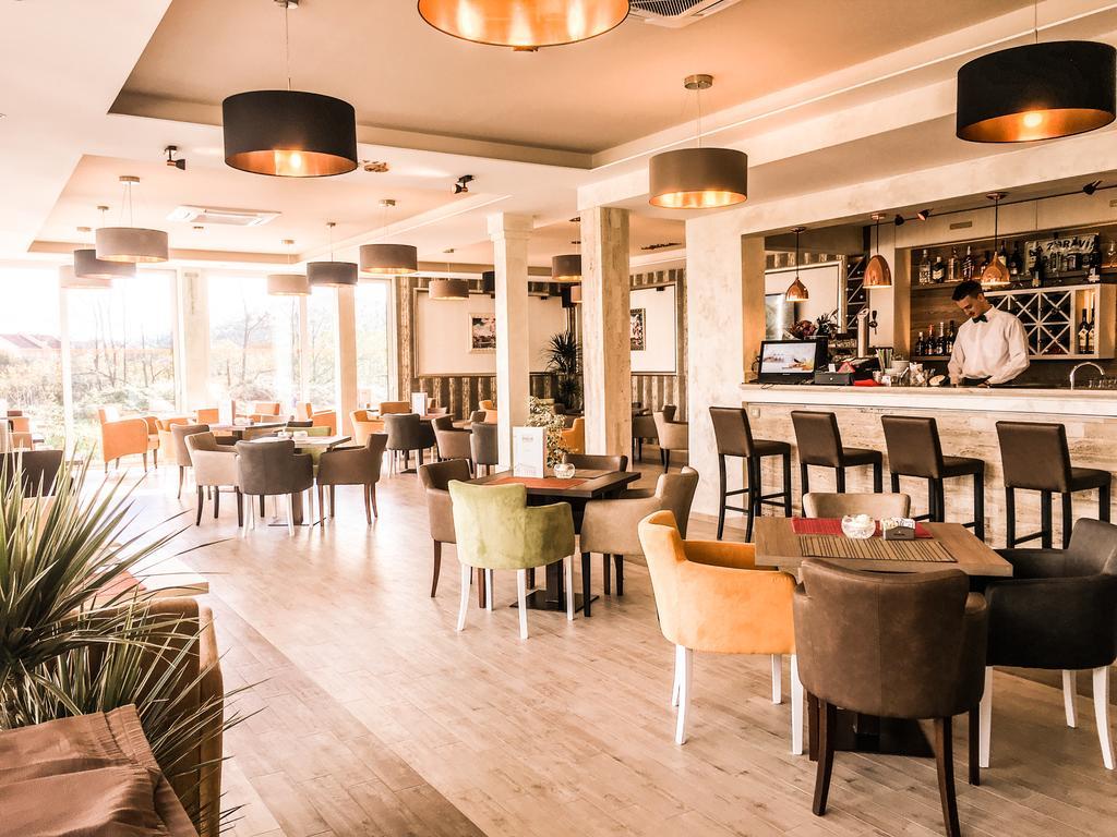 Philia Hotel Подгорица Экстерьер фото